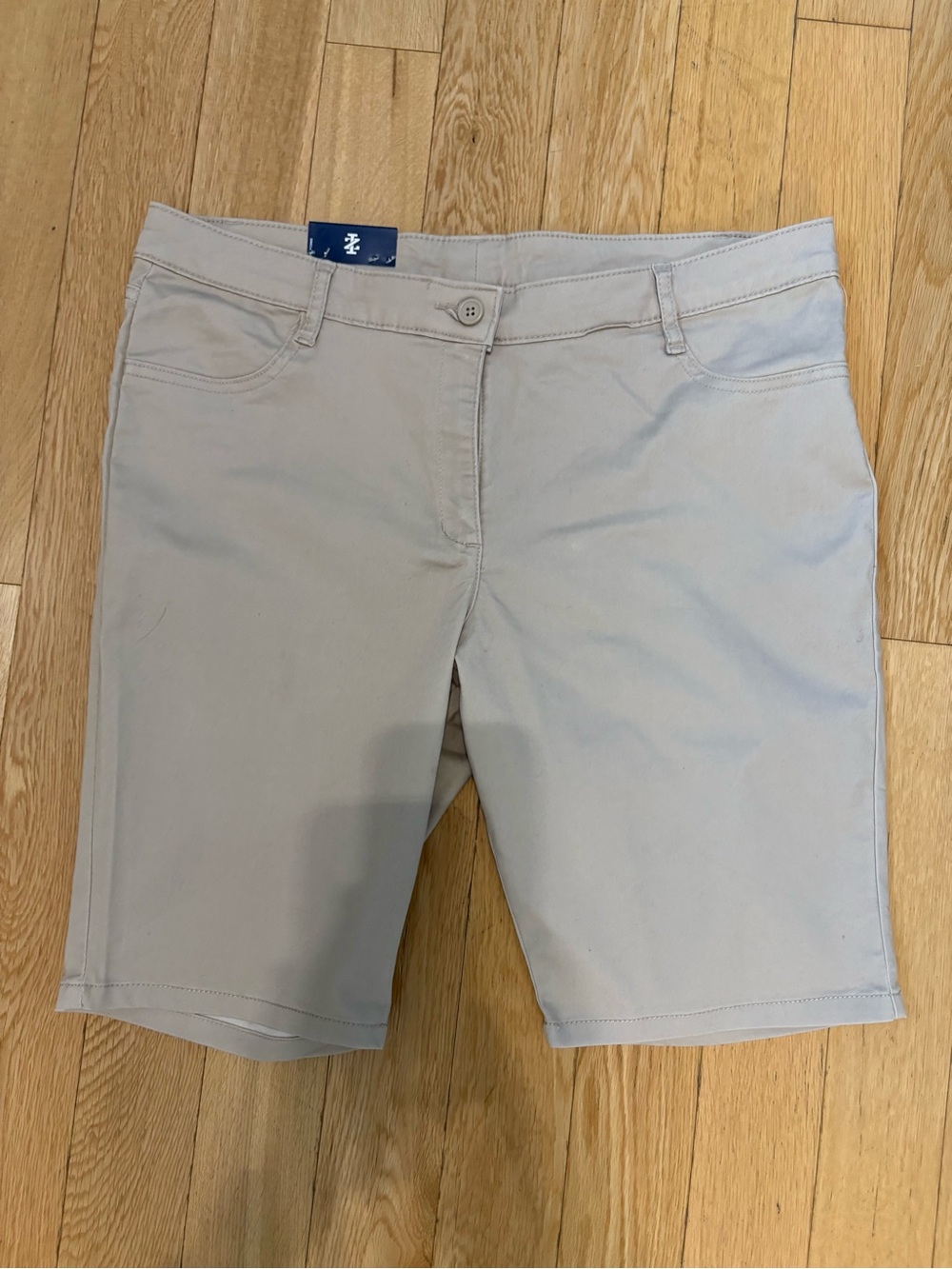 IZOD Girls Juniors Khaki Twill Bermuda Uniform Shorts 15 Sporty Prep Minimalist